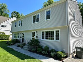 Building Photo - 140 Millport Ave