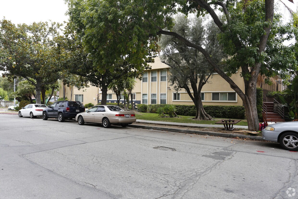 Foto del edificio - 301 N Cedar St