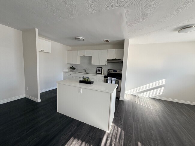 Building Photo - 20 Bradmon Dr