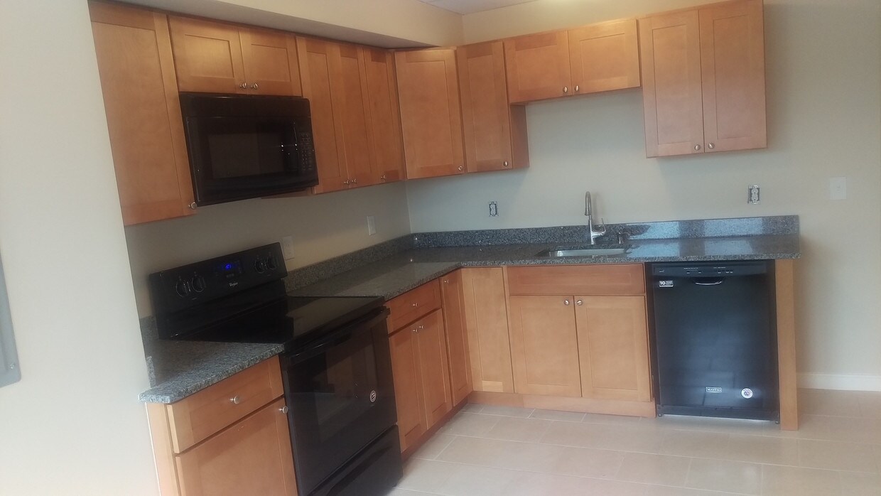 1213 Main St, Worcester, MA 01603 Apartments in Worcester, MA