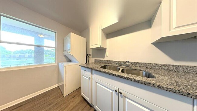 Foto del edificio - 1045 11th Ave NW