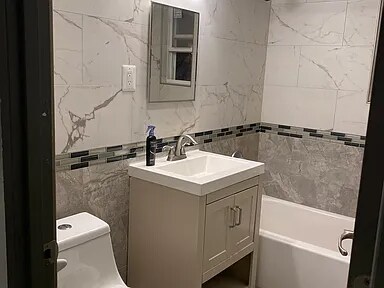 Foto del edificio - 249 New Britain Ave