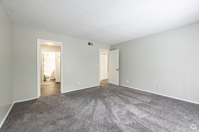 2BR, 2BA - 1120SF - The Lodge Apartments