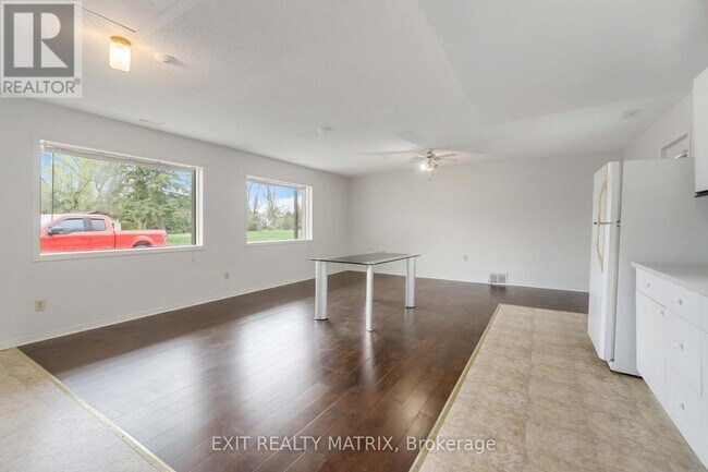 Building Photo - 2039-2039 44