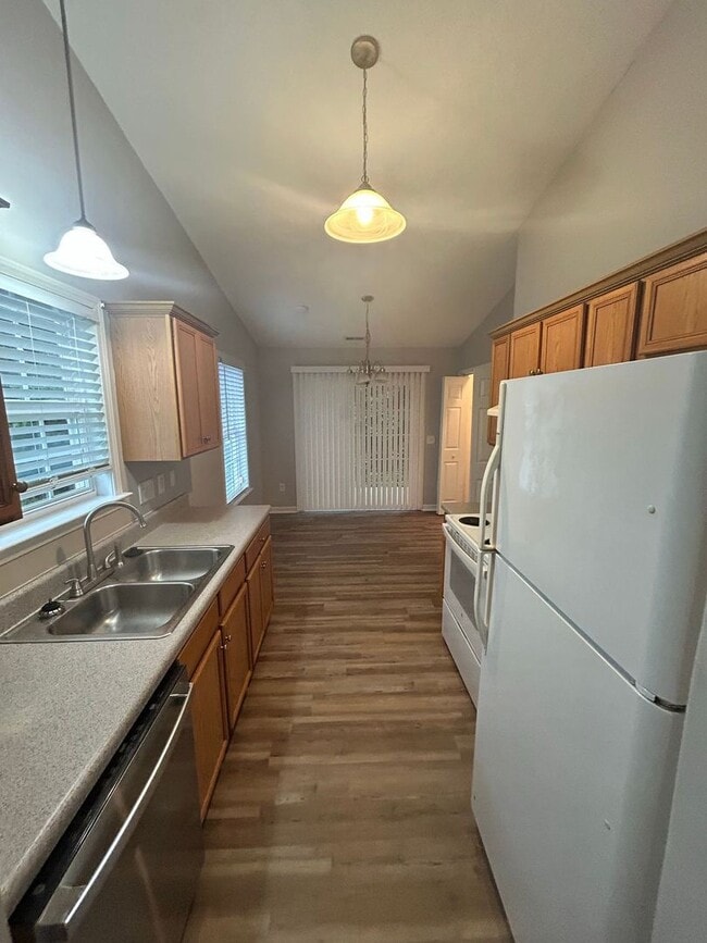 Building Photo - 1379 Pampas Cir