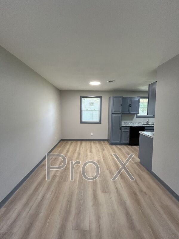 Building Photo - 1208 E 8th St