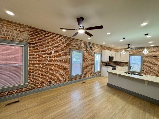 Building Photo - 2137-2139-2139 California Ave