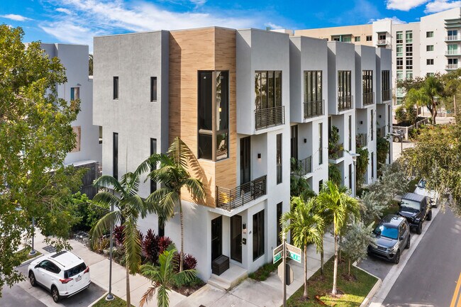 Foto del edificio - 642 NE 3rd Ave