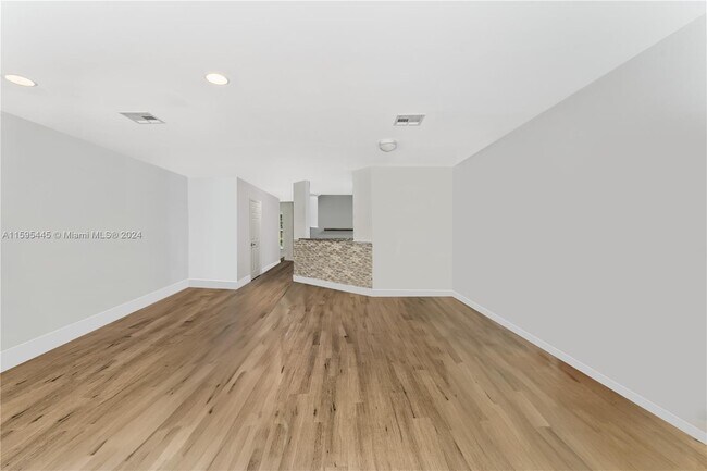 Building Photo - 10104 Royal Palm Blvd