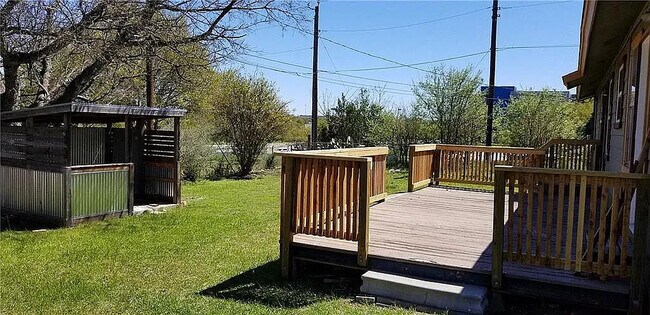 Foto del edificio - 2205 Magnolia Dr