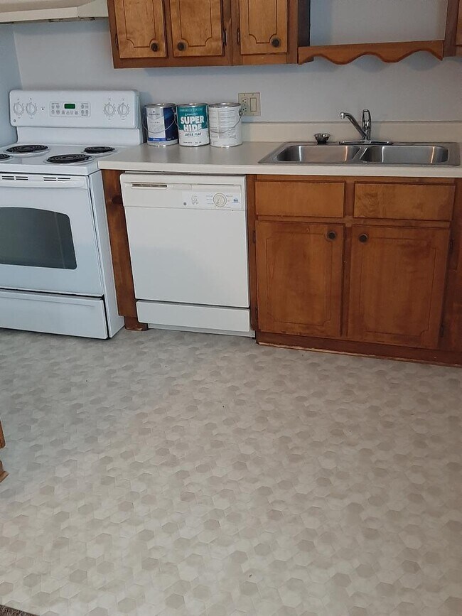 Kitchen - 523 Hutchens Rd