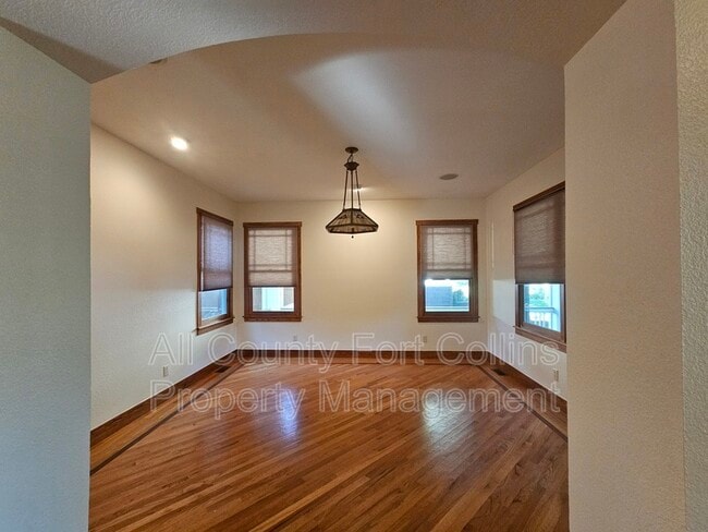 Building Photo - 1117 W Oak St