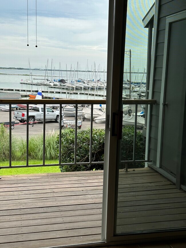 Foto del edificio - 300 Rush Creek Dr