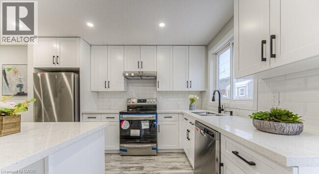 Building Photo - 152 Overlea Dr
