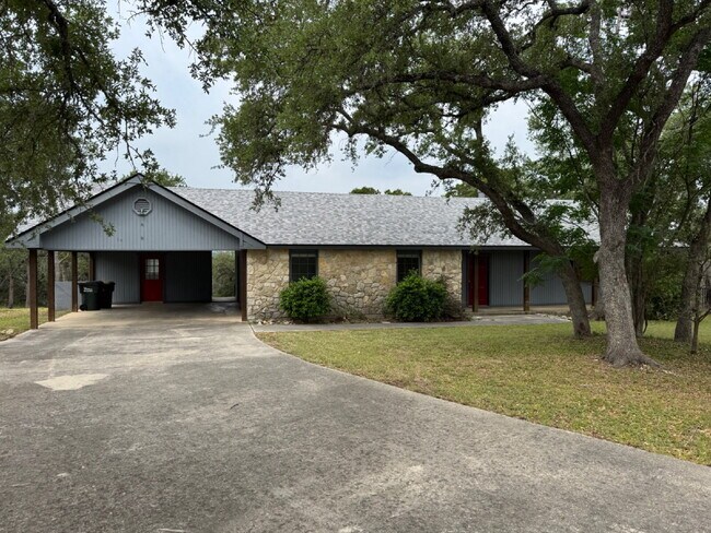Foto del edificio - Charming 3-Bed in Wimberley: Granite Kitch...
