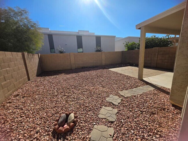 Foto del edificio - 10617 W Coronado Rd