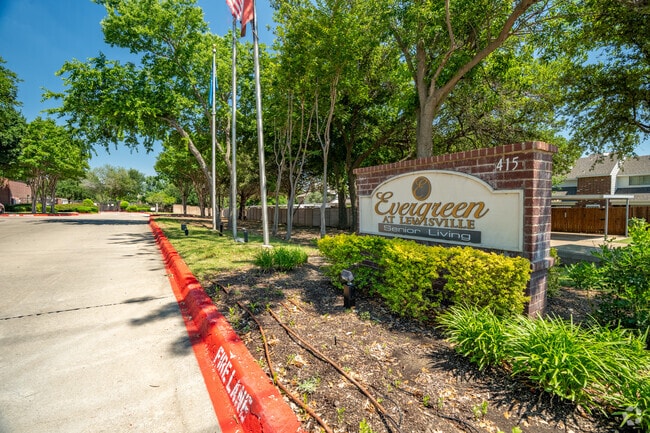 Entrada - Lewisville Green