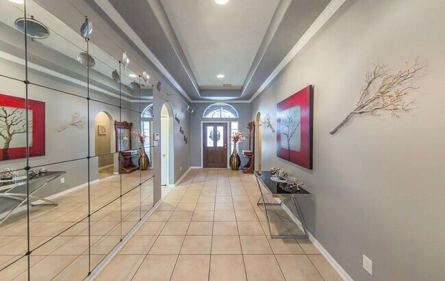 Building Photo - 814 N Elder Grove Dr