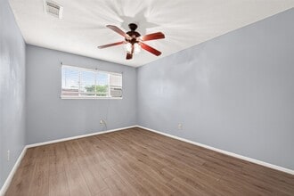 Building Photo - 4003 W Valley Dr
