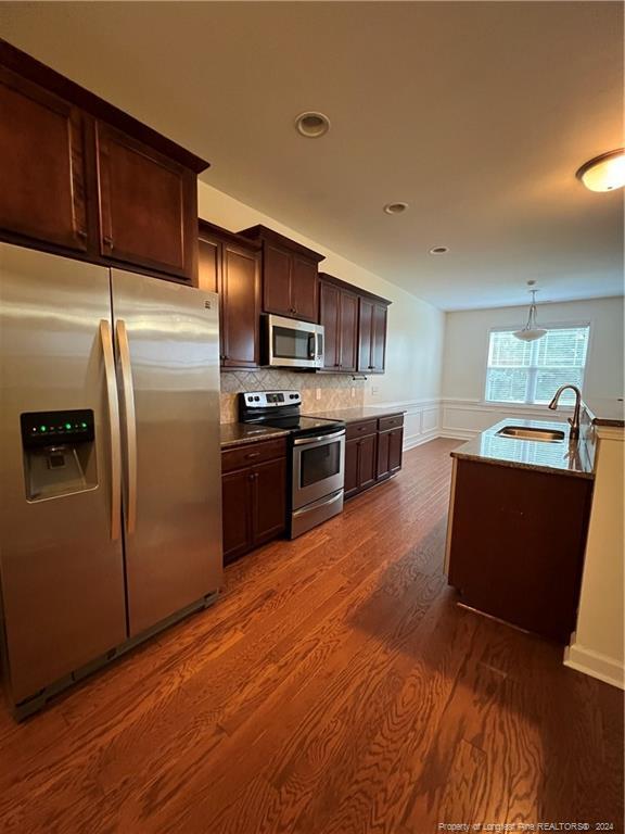 Building Photo - 300 Almond Dr