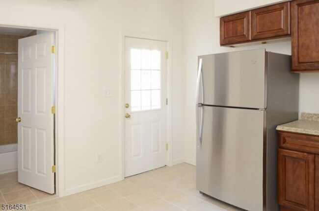 Building Photo - 101 2nd St