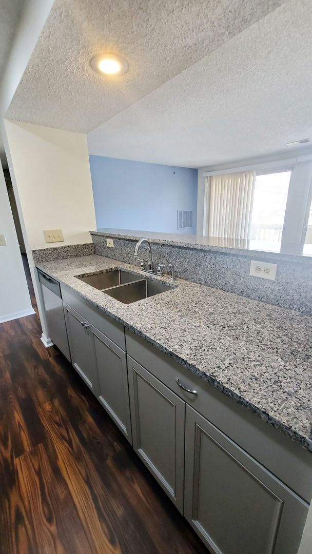 Building Photo - Updated condo across from UNCC!! Dont Miss...