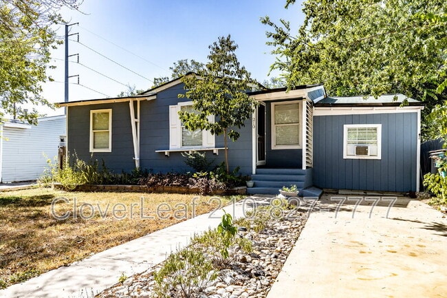 Photo - 210 Harwood Dr House