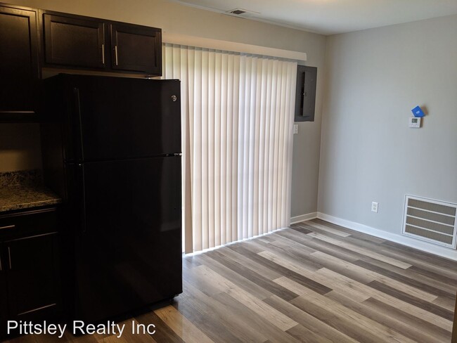 Foto del edificio - 3 br, 2.5 bath Apartment - 1062 Regent Drive