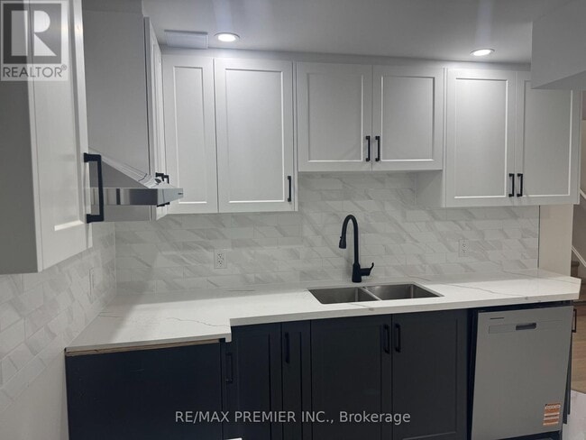 Building Photo - 39 Walls Cres