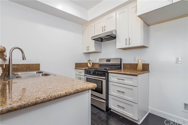 Building Photo - 11740 Vanowen St