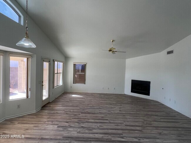 Foto del edificio - 2015 N 123rd Dr