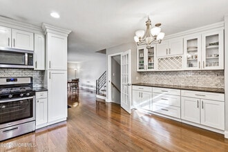 Building Photo - 10 Chestnut Ridge Rd