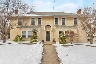 Building Photo - 306 Edge Hill Rd