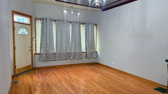 Photo - 1086 N Marshfield Ave Apartment