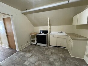 Building Photo - 1236 C St