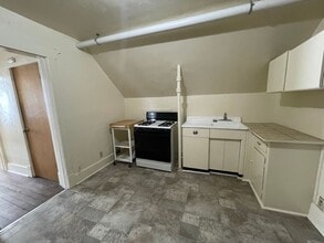 Building Photo - 1236 C St