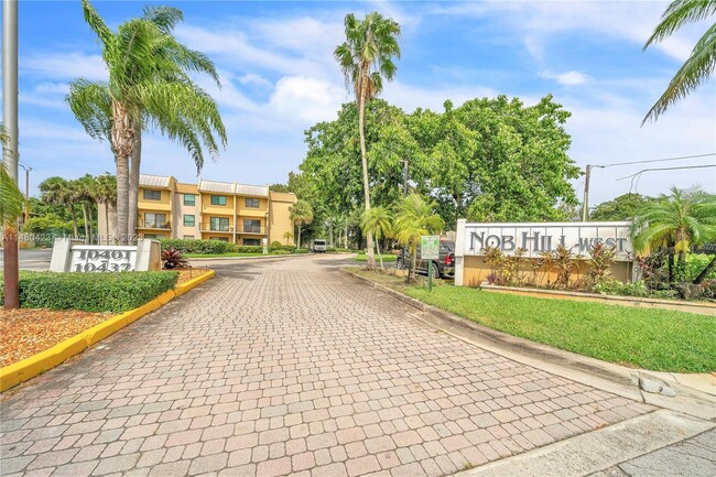 Building Photo - 10401 N Kendall Dr