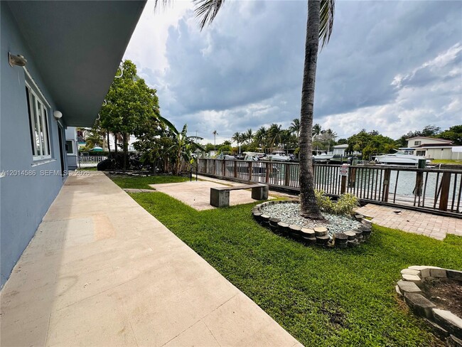 Building Photo - 2033 Calais Dr