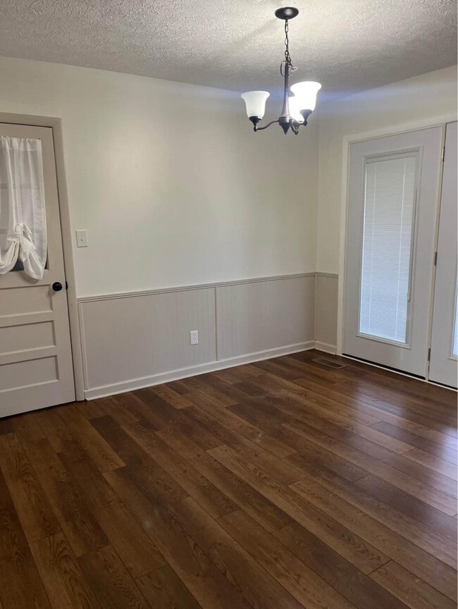 Building Photo - 76 Short St