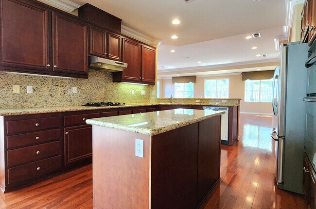 Foto del edificio - Beautiful 4BD, 2.5BA, Four Seasons at Heme...