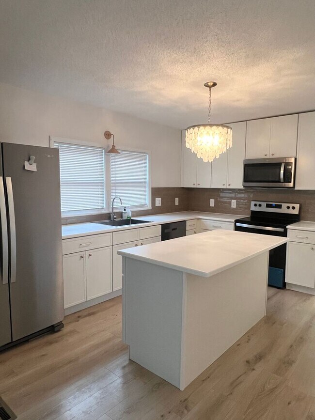 Building Photo - 3 Bedroom 2 Bath house Great Swannanoa Loc...