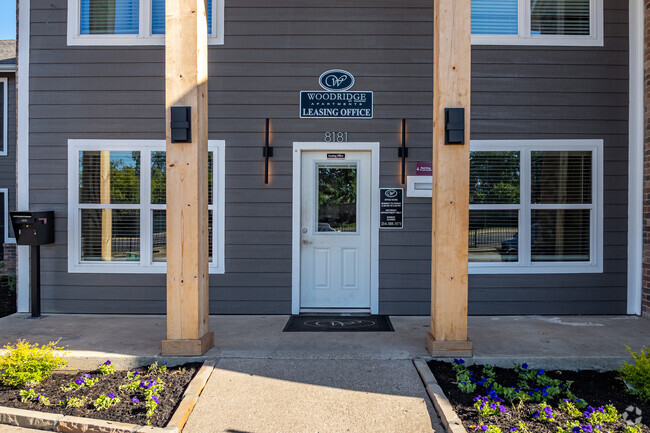 Leasing Office Entrance - Woodridge on Buckner