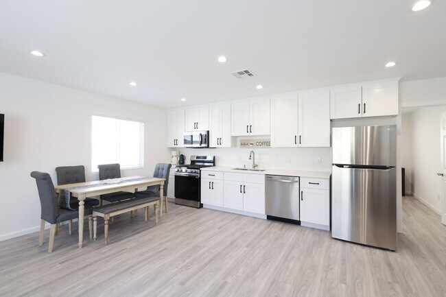 Foto del edificio - 18623 Bryant St