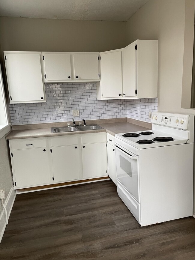 Building Photo - 651 Caledonia Pl