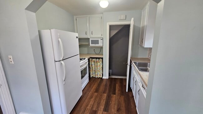 Kitchen - 2259 Cambridge Rd