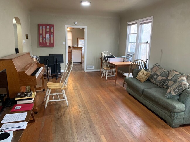 Building Photo - 4 Bedroom - PRE-LEASING FOR JUNE