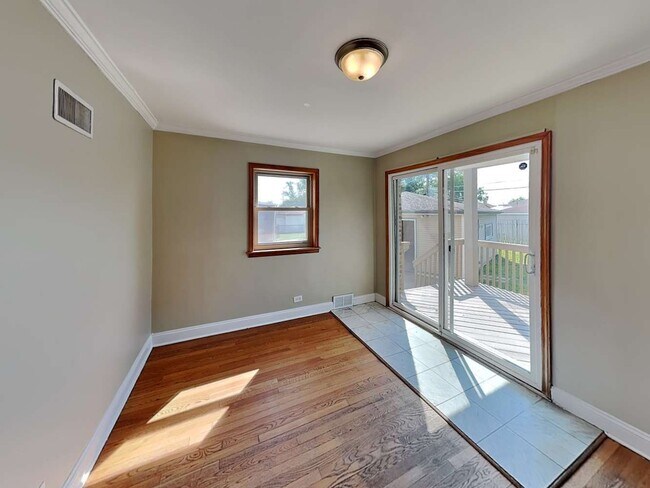 Building Photo - 11145 Boeger Ct