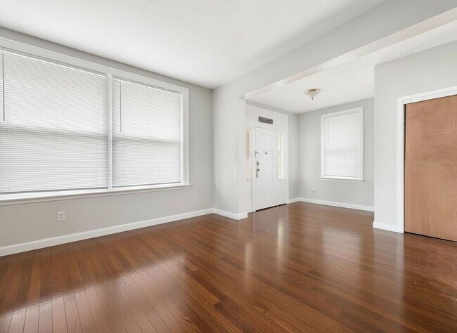 Foto del edificio - 227 E Northwood Ave