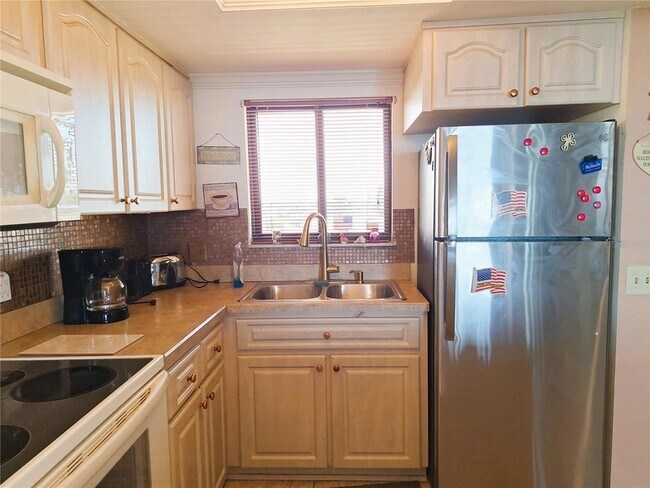 Foto del edificio - 6009 Sea Ranch Dr