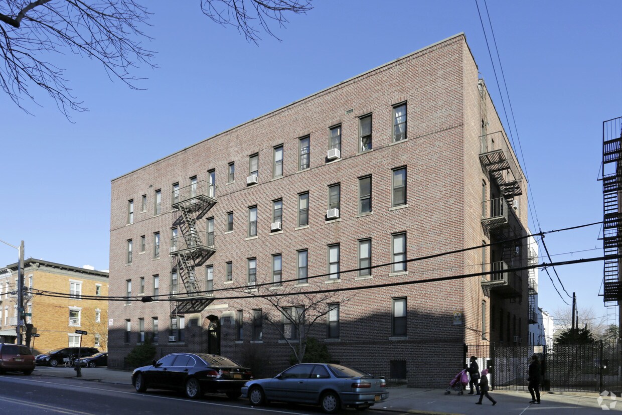 Building Photo - 4401 34th Ave
